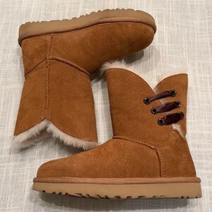 UGG Chestnut Suede Lace-Up Short Boots Size 6